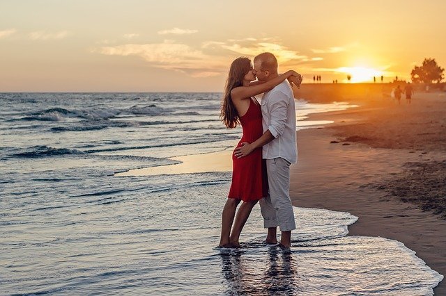 beijando alguém num sonho