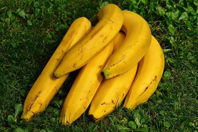 cacho de banana amarela
