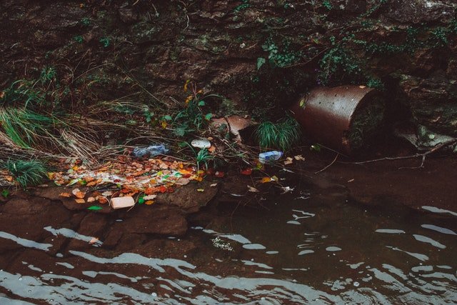 sonhar com rio de agua suja