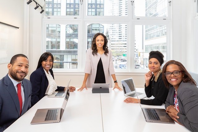 sonhar com chefe e colegas de trabalho