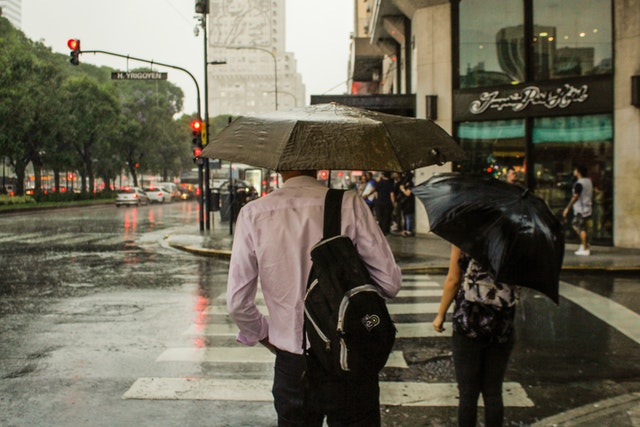 sonhar com chuva forte